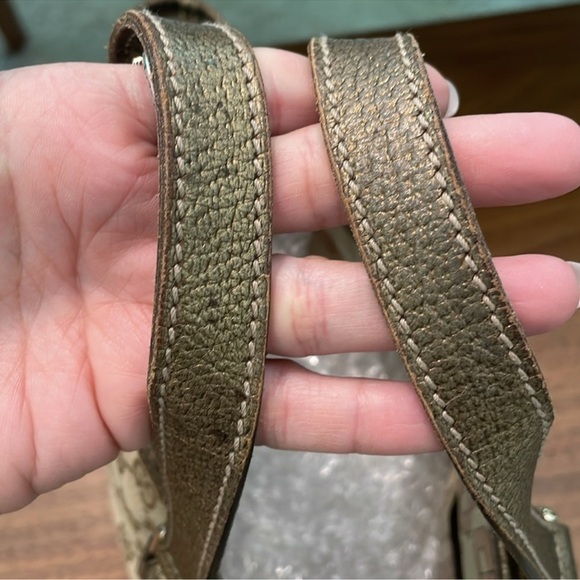 Gucci Gold and Beige Signature Tote - Picture 10 of 15